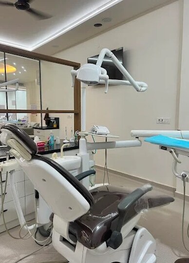 A dental chair and operating light in a Magical 32 treatment room